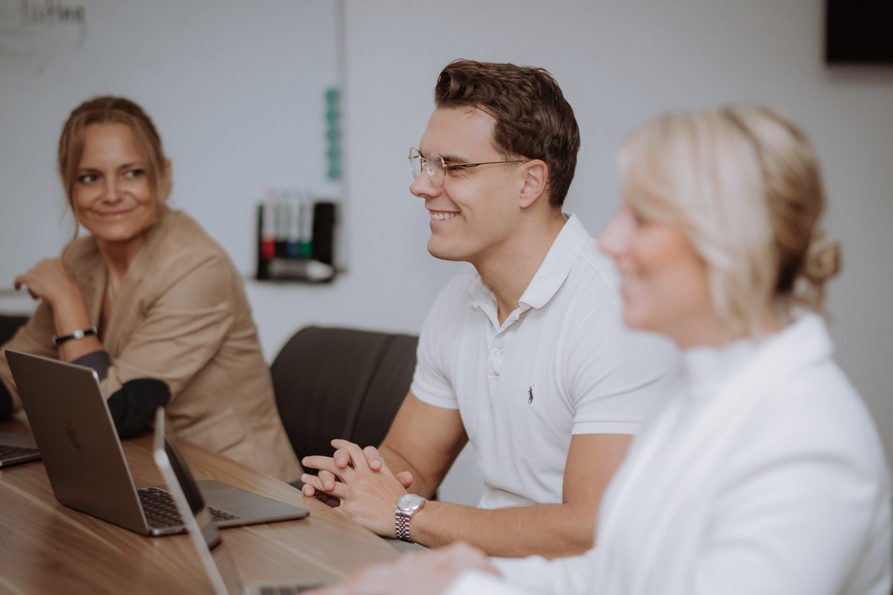 Das Team von AMZ+ Consulting im Beratungsgespräch
